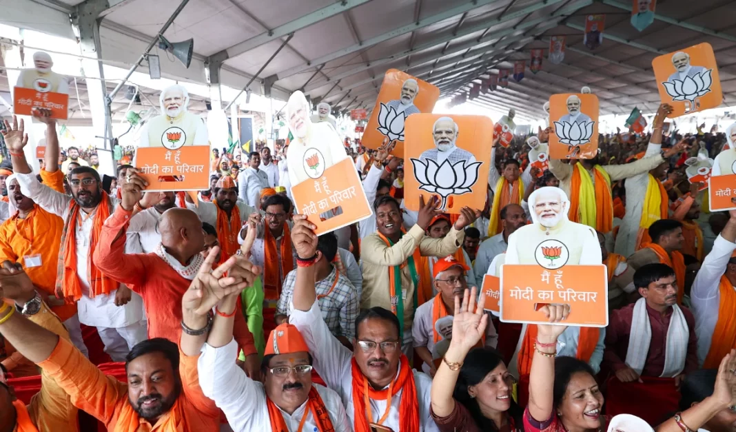 एग्जिट पोल से बाजार रिकॉर्ड ऊंचाई पर, निवेशकों को 12 लाख करोड़ रुपये का फायदा