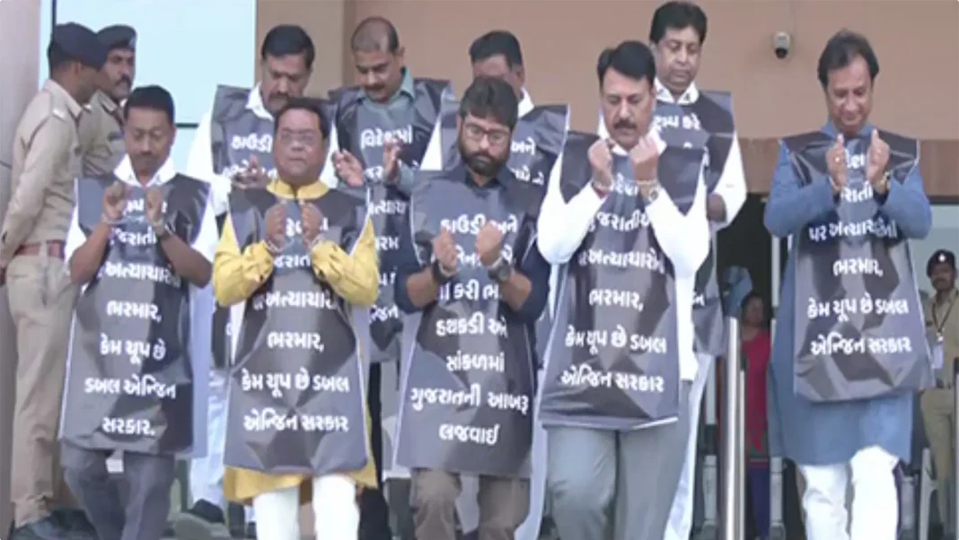 gujarat-congress-mlas-protest-against-deportation-of-indian-immigrants-from-us_b76b9ceb4f8ec093aa986d4cde88a1cf
