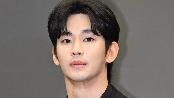 Kim Soo Hyun ने वित्तीय संकट की अफवाहों के बीच मुकदमे को लेकर चुप्पी तोड़ी